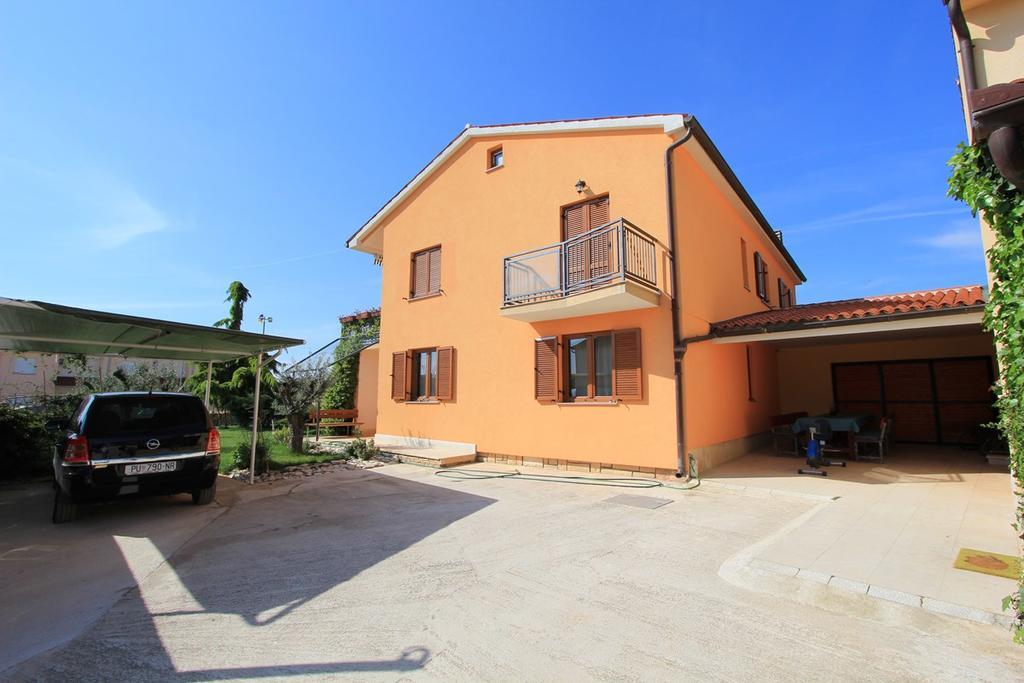 Apartment Dusanka Fažana Exteriör bild